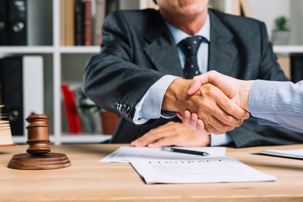 Factors to Consider When Choosing a Divorce Attorney